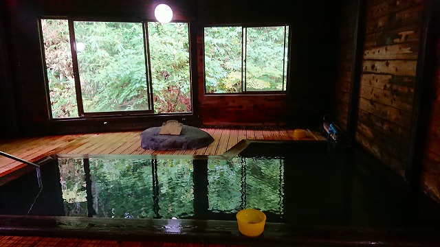 蟹場温泉の木風呂