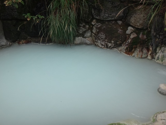 鶴の湯温泉の中の湯露天風呂