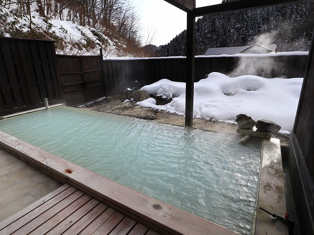 日景温泉展望露天風呂「うるげる湯っこ」の浴槽
