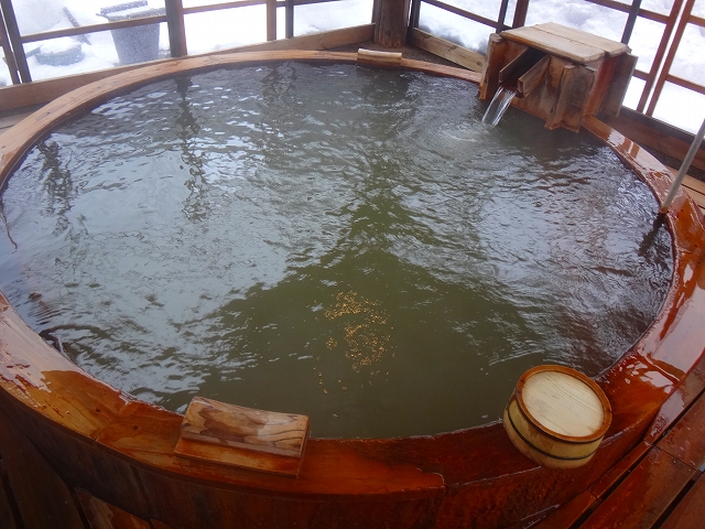 飯森の湯の円形の浴槽