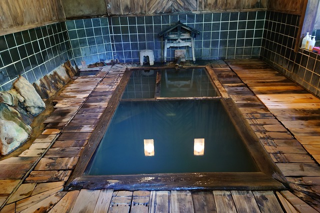 滝川屋の混浴の温泉の色
