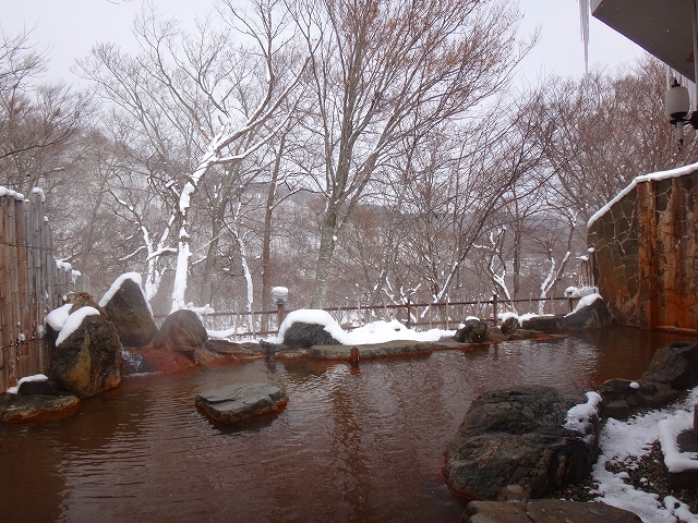 新甲子温泉みやま荘の大露天風呂 紅葉の湯