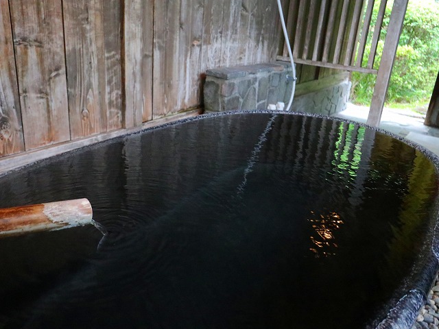 下呂温泉みやこの楕円の貸切露天風呂