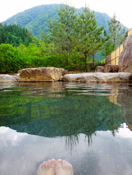 栃尾温泉　荒神の湯の露天風呂