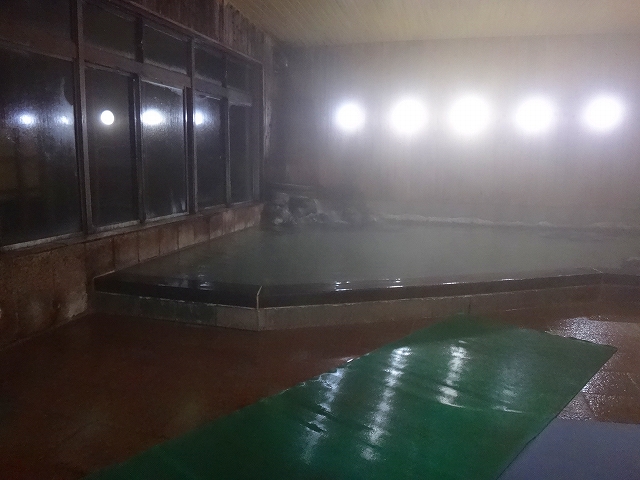 草津温泉ホテルおおるりの本館の桧風呂