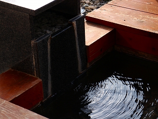 昭和の湯の足湯の湯口