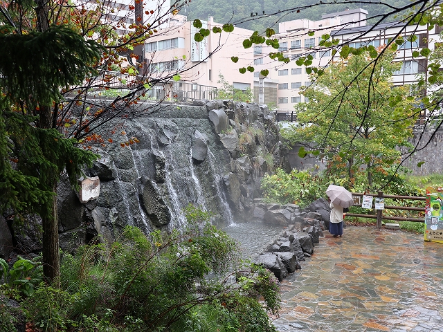 定山源泉公園の玉泉の滝