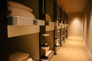 神戸レディススパのカプセルホテルのカプセルルーム