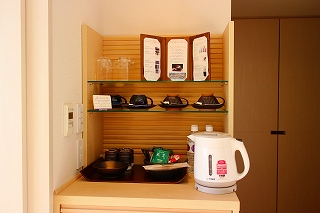 神戸みなと温泉蓮の客室のお茶セット