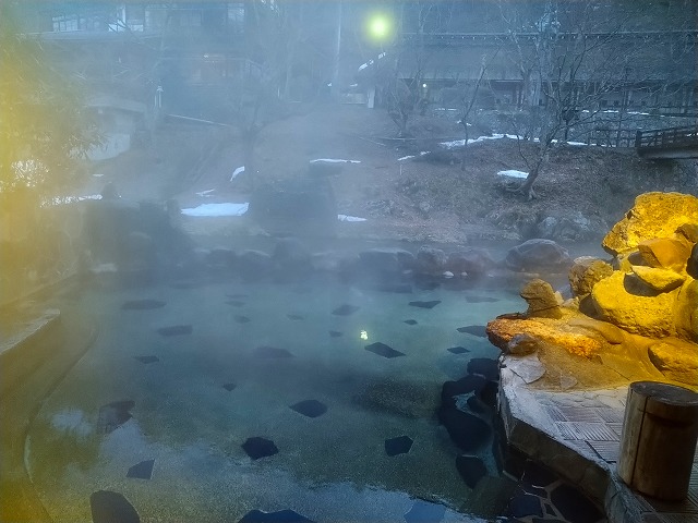 大沢温泉　大沢の湯と対岸の菊水館