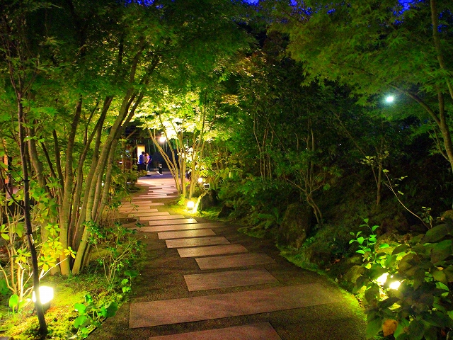 夜の箱根湯寮