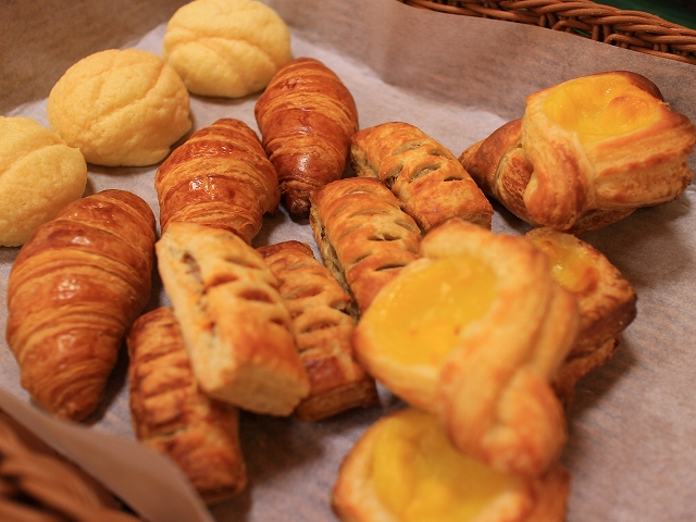 美山楓林の朝食のパン