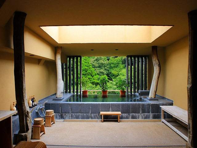 箱根水明荘の天空露天風呂月見の湯
