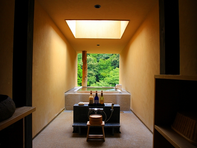 箱根水明荘の貸切露天風呂「白鷺」