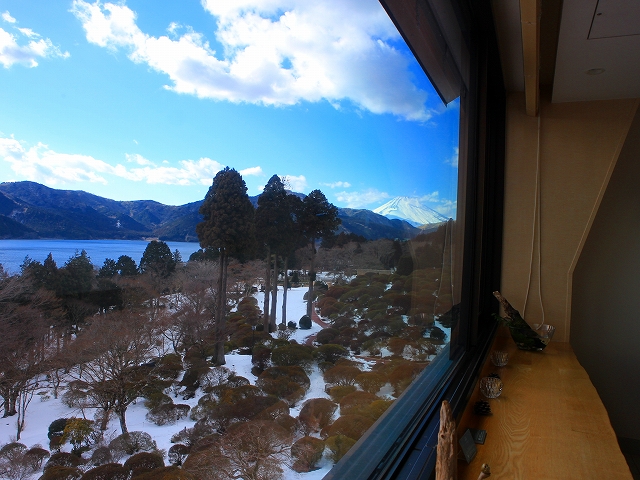 小田急 山のホテルから見る芦ノ湖と富士山