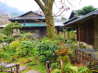 箱根湯本温泉　吉池旅館の庭園散策