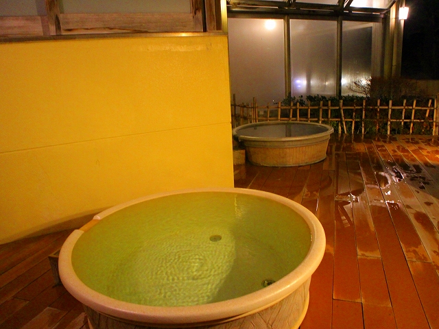 箱根小涌園ユネッサン森の湯の陶器風呂