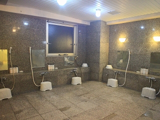 新ロイヤルホテル四万十の大浴場の洗い場