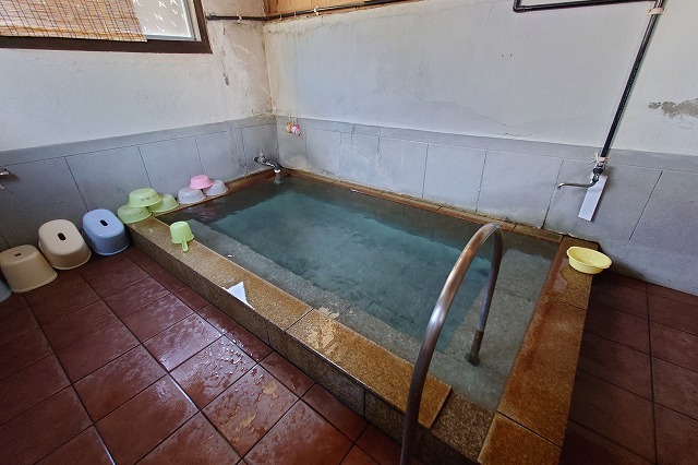 山川温泉共同浴場の浴室
