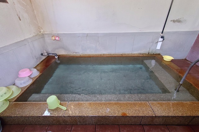 山川温泉共同浴場の浴槽