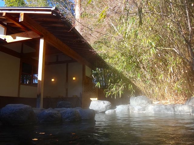 浅間温泉　枇杷の湯のお殿様の野天風呂
