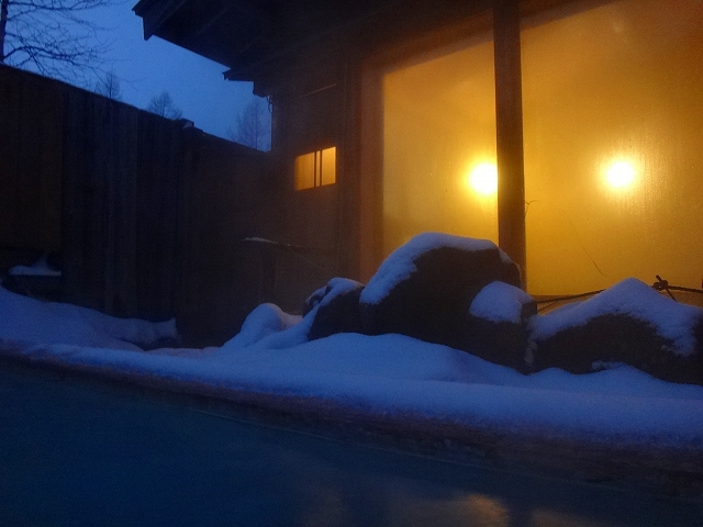 乗鞍山水館信濃の夜の露天風呂