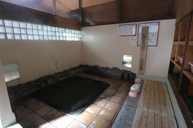 麻釜の湯の浴室