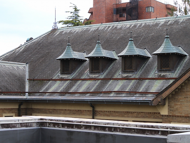 上諏訪温泉 片倉館の2階テラスから見る屋根