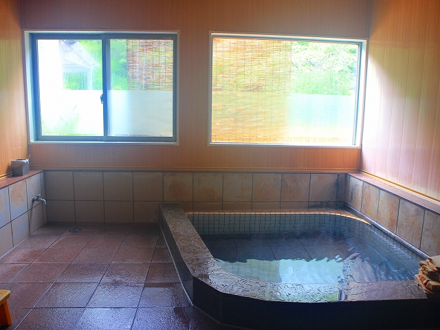 千古温泉の浴室