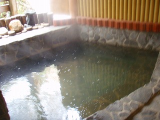 松之山温泉和泉屋の露天風呂