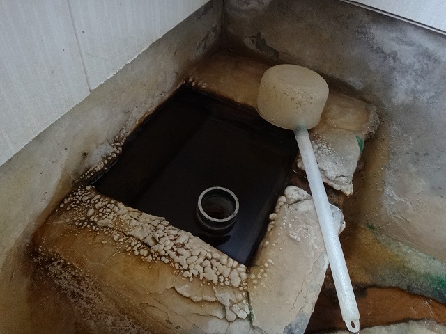 弓松温泉の湯壺