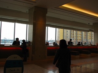 ホテル京阪ユニバーサルタワーのチェックインカウンター