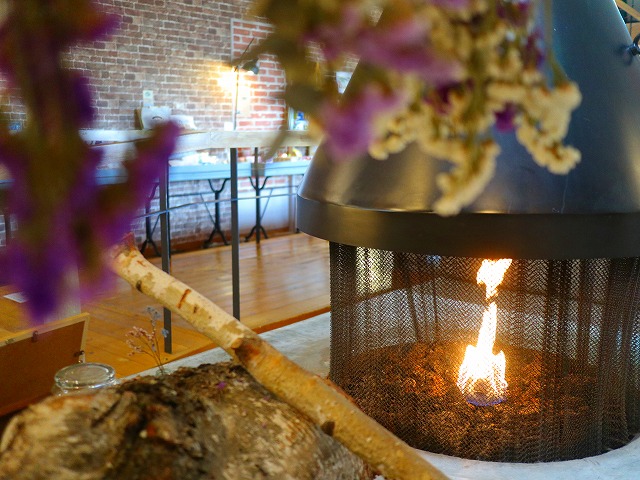 おふろcafe utataneの暖炉