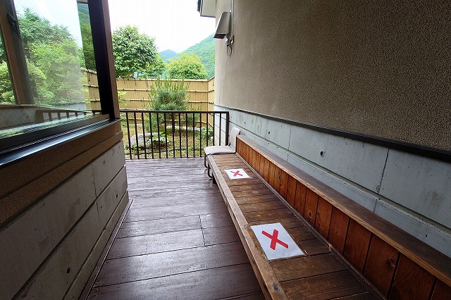 鬼怒川公園岩風呂のベンチ