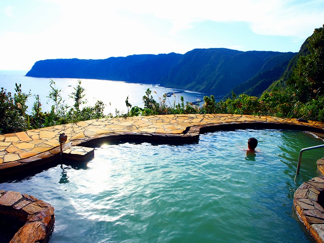 八丈島の絶景露天風呂 末吉温泉 みはらしの湯