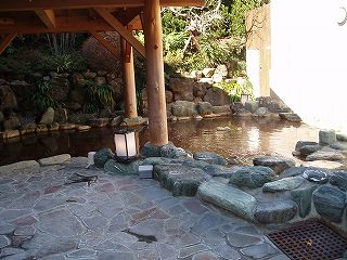 高井戸温泉美しの湯の露天風呂