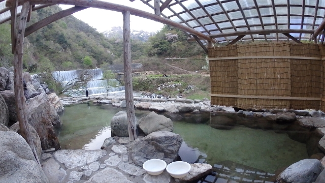 小川温泉元湯　ホテルおがわの野天風呂蓮華の湯