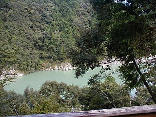 瀞の郷のバンガローから見下ろす瀞峡