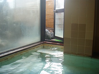 丸仙旅館の露天風呂への出口