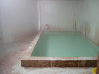 草津温泉　白嶺の湯の浴室、浴槽