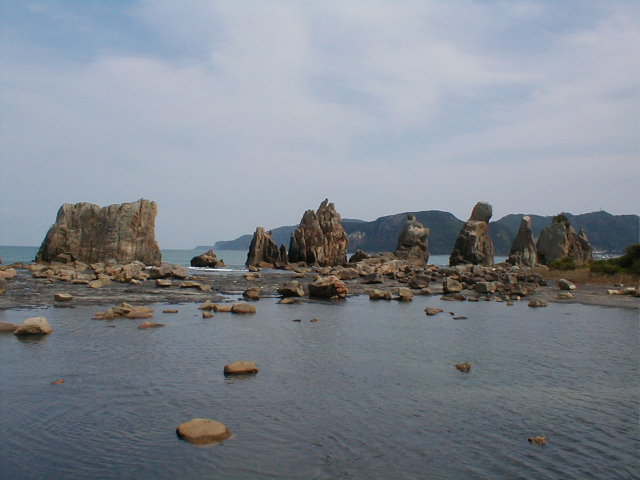 橋杭岩です
