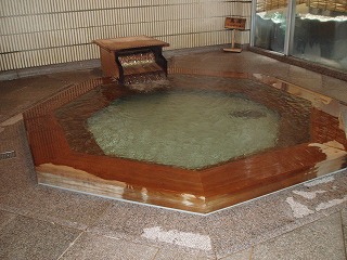 鳴子観光ホテルの真湯の浴槽