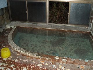 那須湯本温泉　雲海閣の明礬泉浴室(男湯)