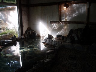 塩沢温泉湯川荘の岩風呂