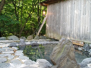 塩沢温泉湯川荘の露天風呂
