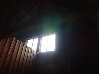 塩原新湯温泉 共同浴場中の湯の窓と天井