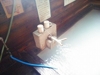 奥塩原新湯温泉 湯荘 白樺の男湯浴槽の湯口
