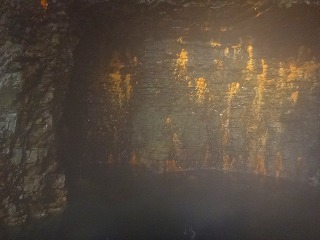 塩原温泉 源美の湯 会津屋の洞窟風呂の凹んでいる部分