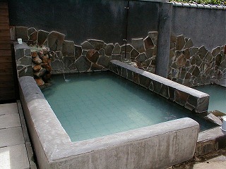 猿倉温泉の露天風呂