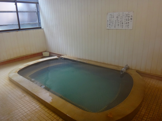 新津温泉の浴室とお湯